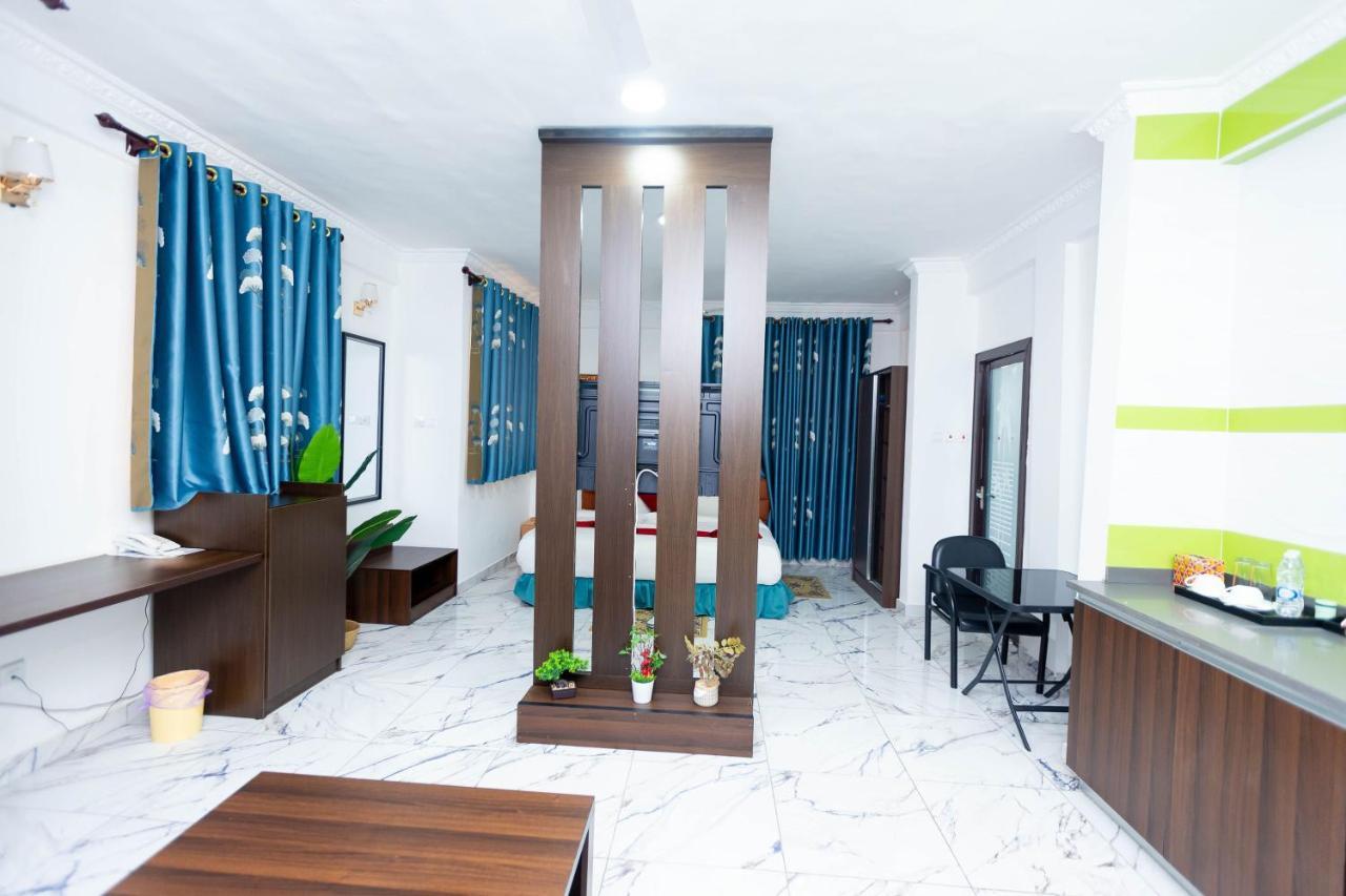 Sky Plus Hotel & Resort Ho Екстер'єр фото