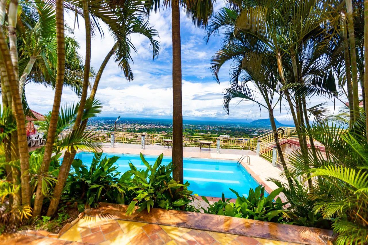 Sky Plus Hotel & Resort Ho Екстер'єр фото